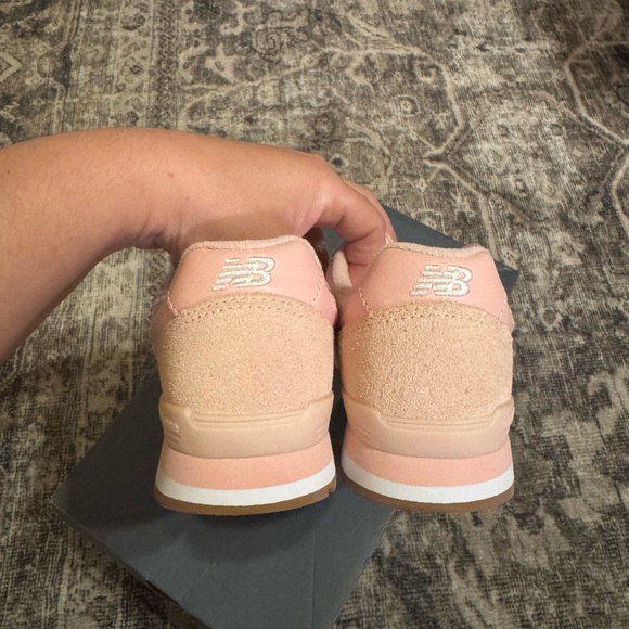 New Balance Pink Sneakers Retro-Inspired Suede - Picture 4 of 6